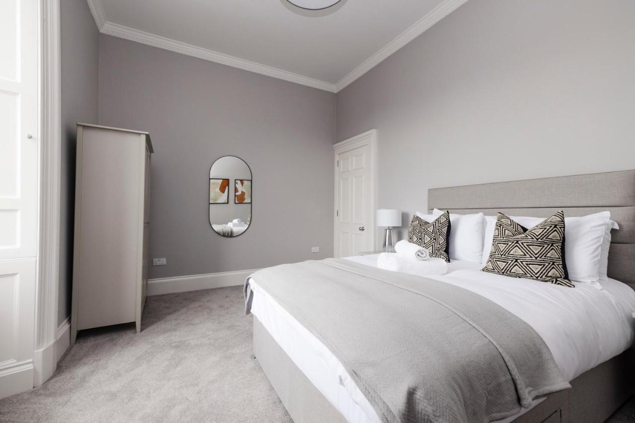 Joivy Luxurious Apt On Notable George Street Edinburgh Exterior photo